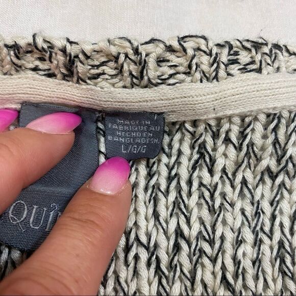 Quinn Brand Grey and White High Low long Sleeved‎ Zipper Accent Sweater Large - Picture 10 of 12